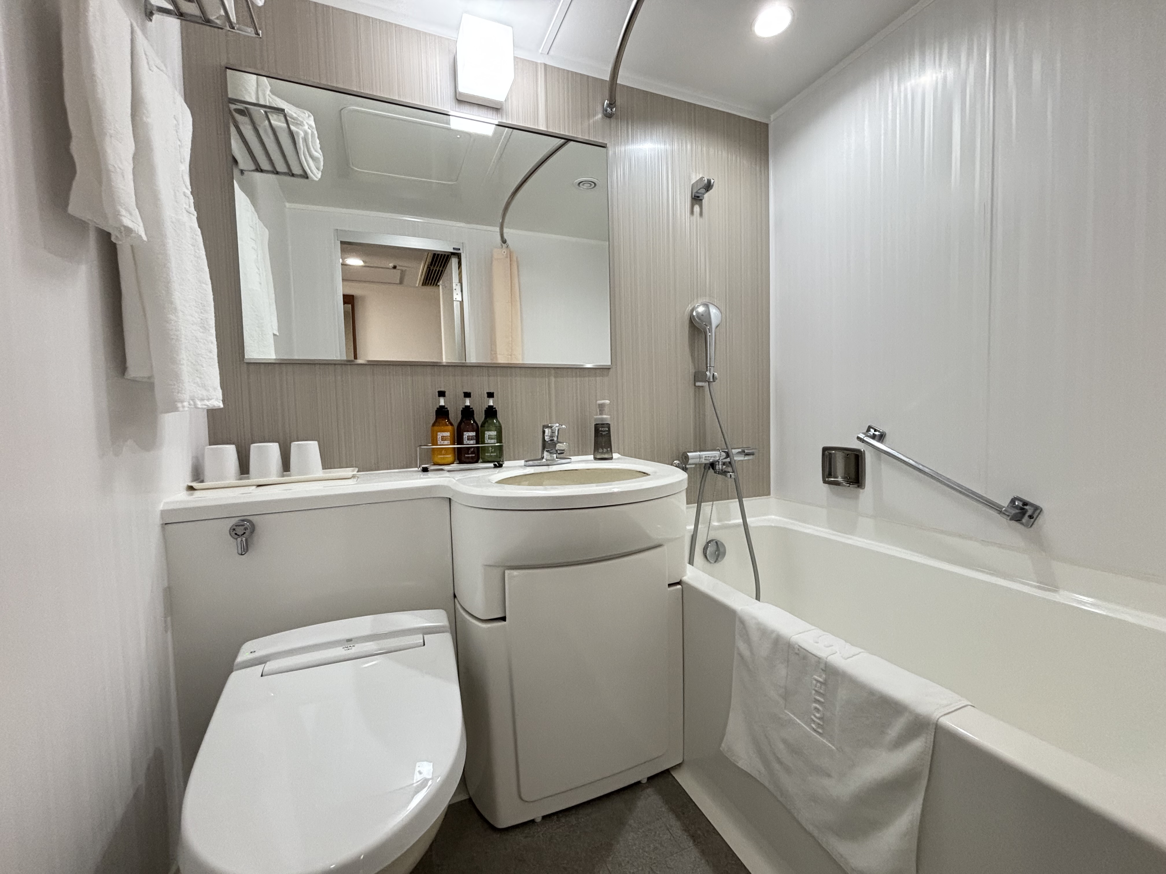 既存のユニットバスを再生することで費用や工期を抑えた改装をご提案させていただきました。